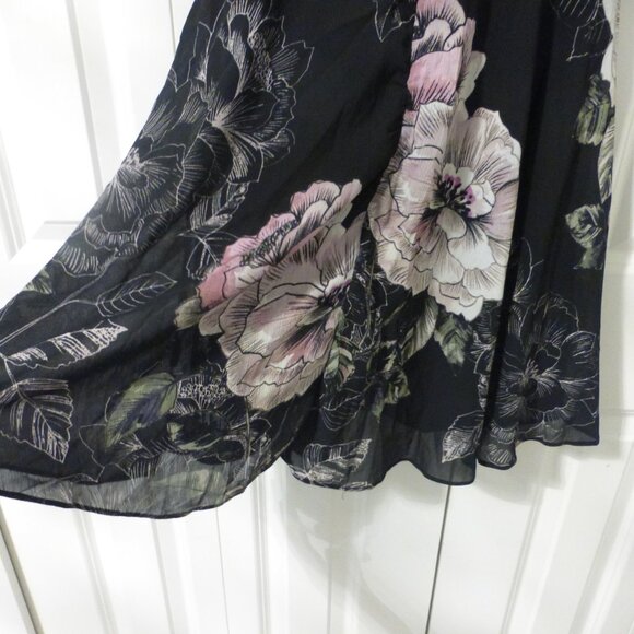 NWT LE CHATEAU black & pink floral flutter sleeve dress - Picture 15 of 15